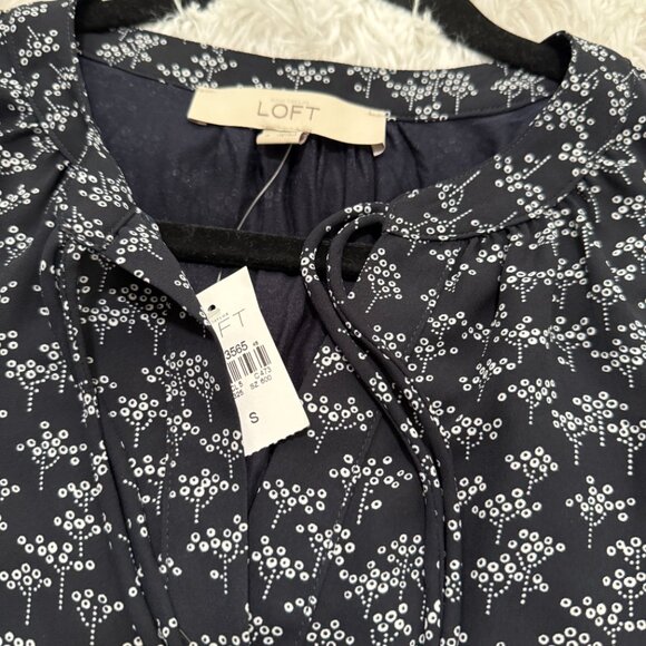 NWT Women Loft Sleeveless Lightweight Blouse in Navy Blue Size Small - Picture 5 of 8